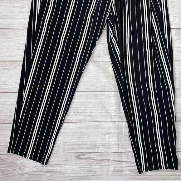 Express B&W stripe 3/4 sleeve jumpsuit w/front knot tie sz M - Picture 2 of 13